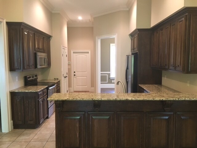 Building Photo - Beautiful home located in Knight Mill