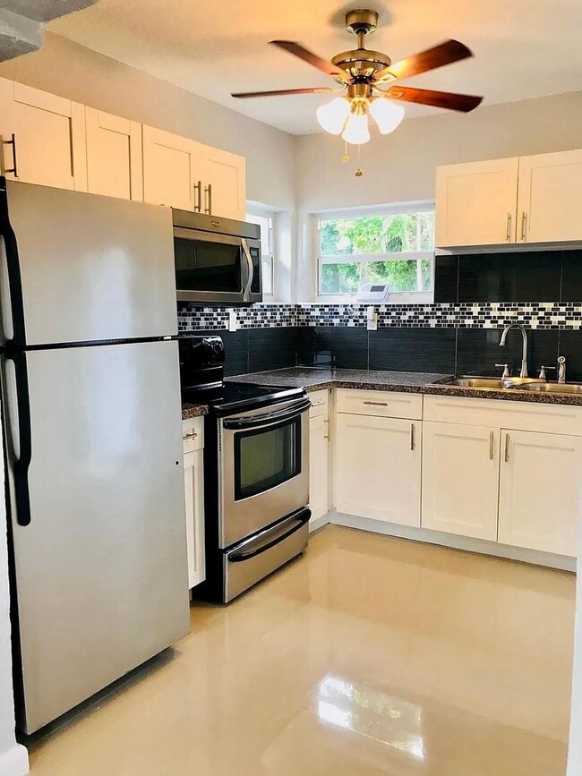 Foto del edificio - 535 NE 68th St