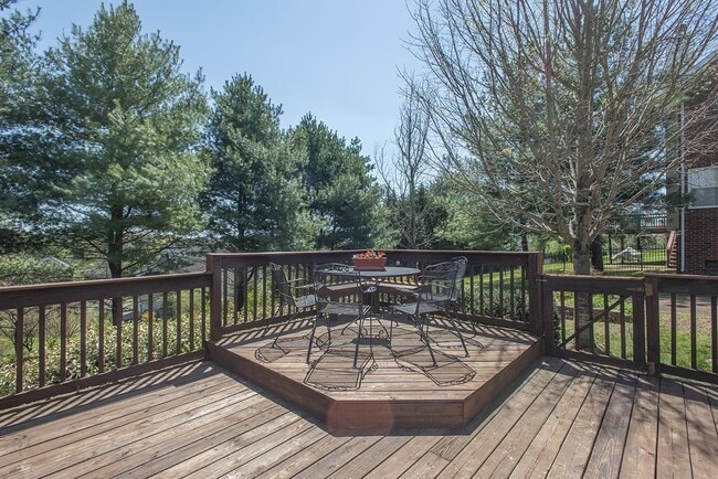 Building Photo - 332 Dandridge Dr