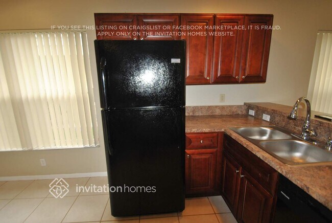 Foto del edificio - 8820 Lake Park Cir N