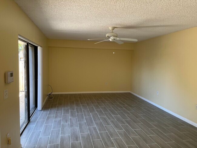 Building Photo - 621 6th Way