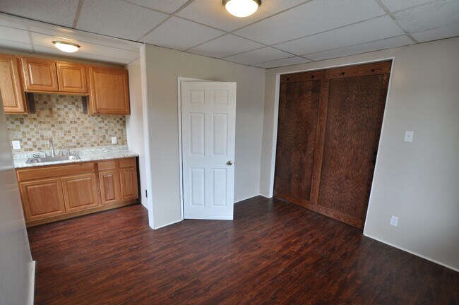 Building Photo - Spacious and Charming Efficiency Apartment...