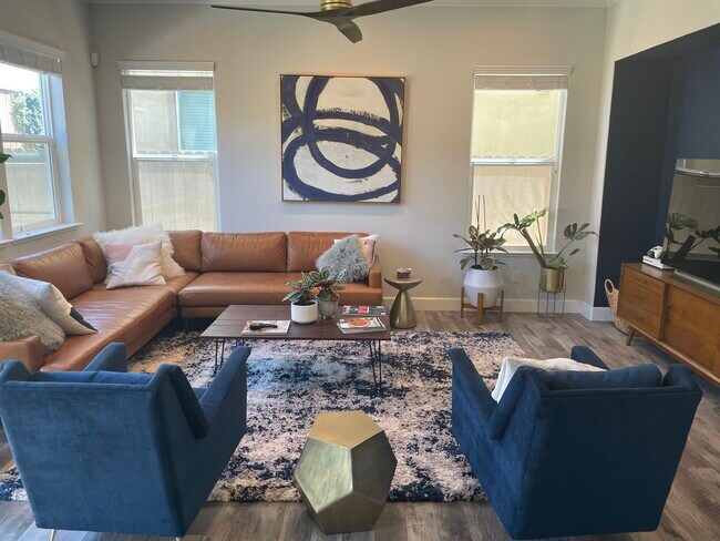 Foto del edificio - 8665 Mahonia Dr