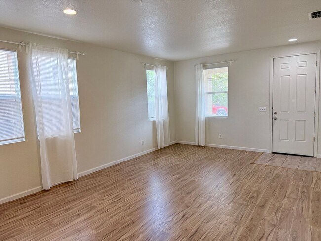 Foto del edificio - 4931 Winamac Dr