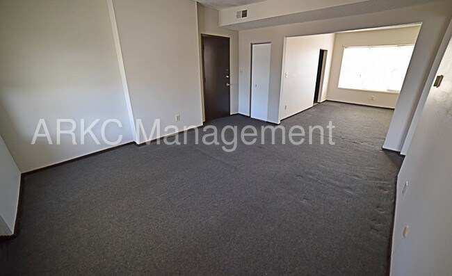 Building Photo - 3649 Paseo Blvd