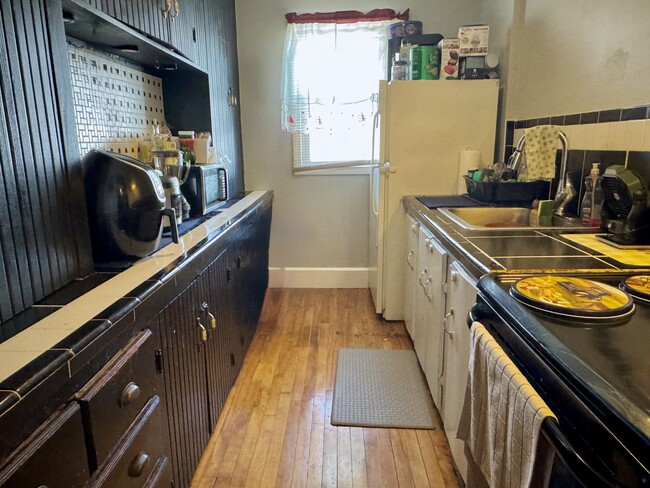 Building Photo - 70 Edwards St