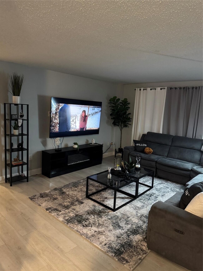 Foto del edificio - 4174 Inverrary Dr