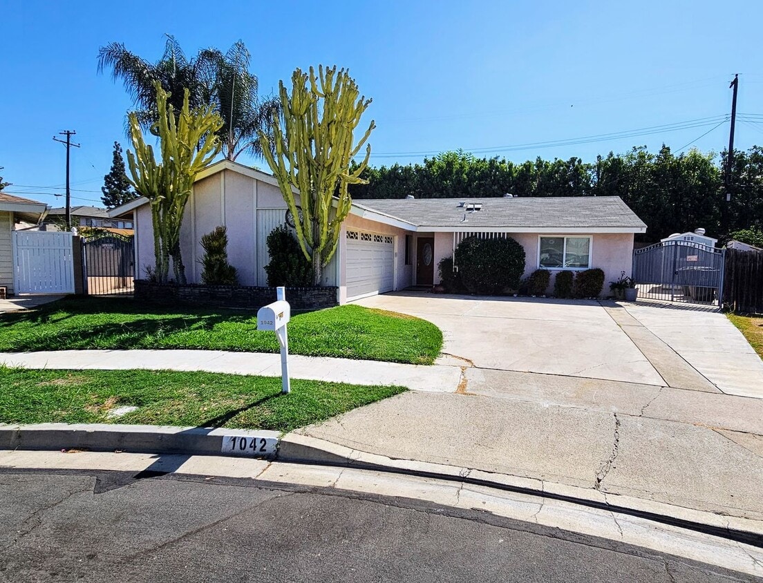 Primary Photo - 1042 Lawanda Pl