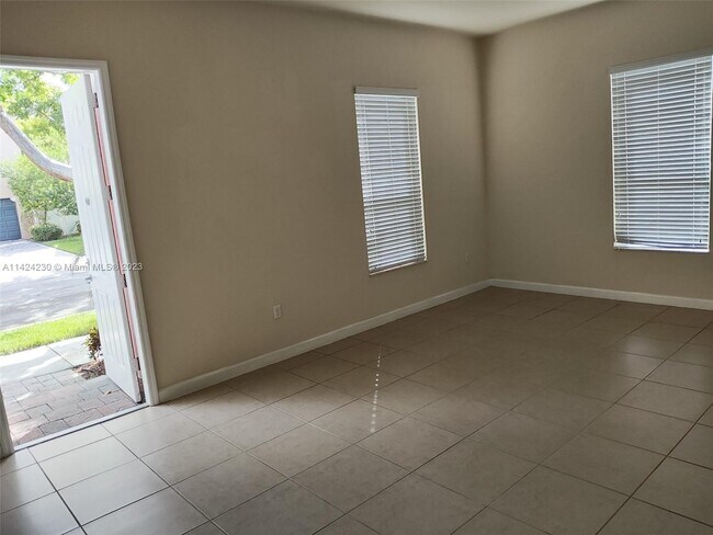 Building Photo - 9157 SW 170th Pl