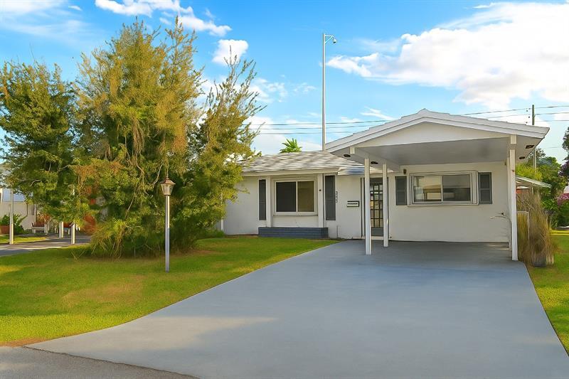 Foto principal - 240 NW 24th Ct