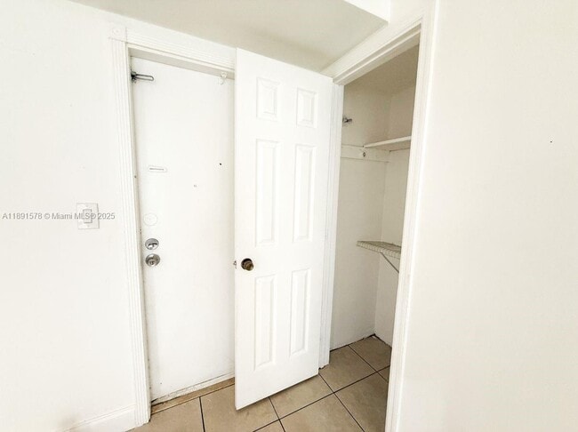 Foto del edificio - 7917 SW 104th St