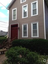 Building Photo - 3046-2 N Southport Ave