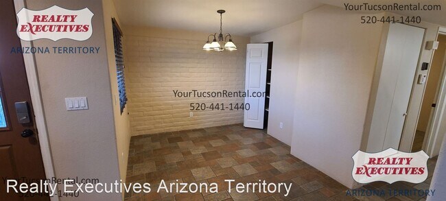 Building Photo - 3 br, 2 bath House - 9502 E Thomas Place