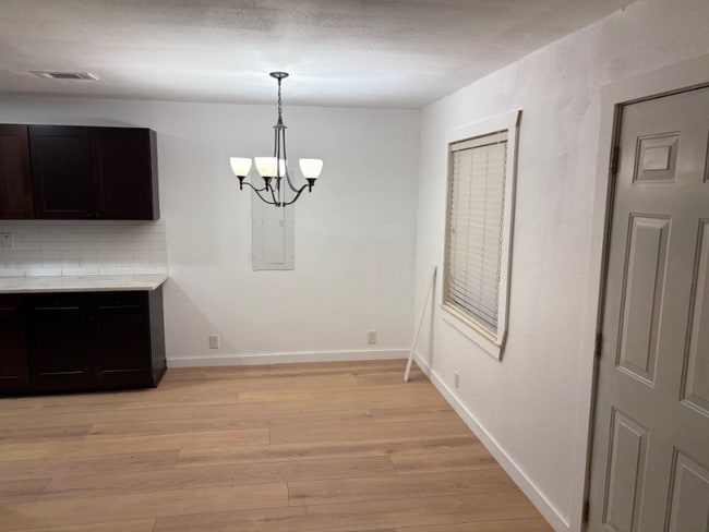 Building Photo - 801 Hillside Dr