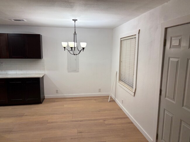 Foto del edificio - 801 Hillside Dr