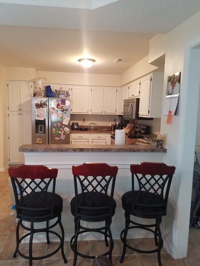 Building Photo - FANTASTIC TOWN HOME ON GREENBRIER FAIRWAYS GOLF COURSE!