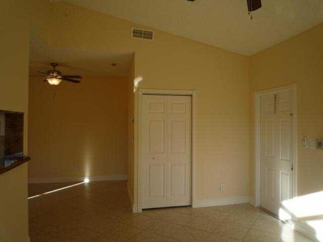 Building Photo - 800 Cypress Park Way