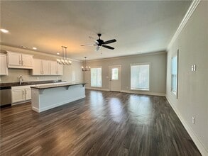 Building Photo - 925 NE Hts Ln