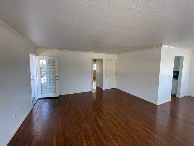 Foto del edificio - 108 Powell Avenue