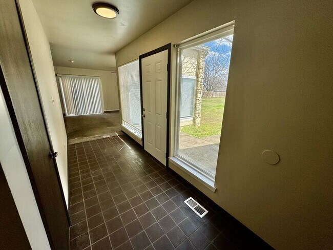 Foto del edificio - 8311 E 65th Pl
