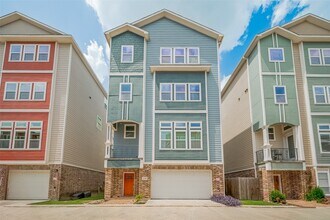 Building Photo - 2106-Bidwel1 Drive