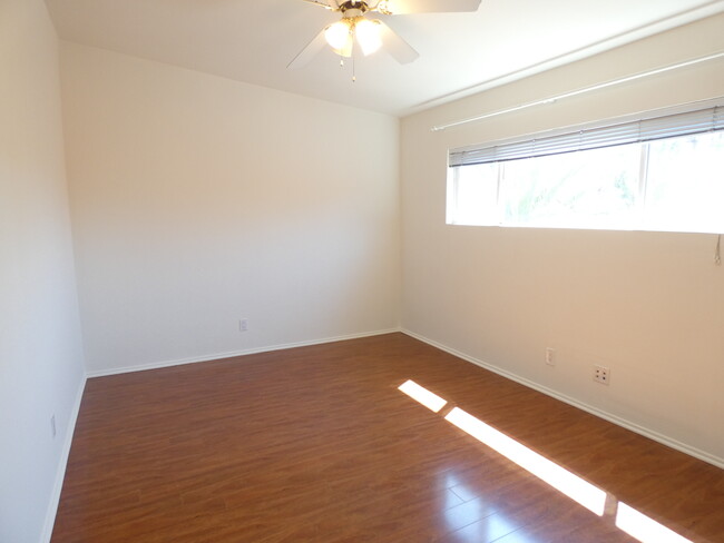 Foto del edificio - 1648 Edgecliffe Dr