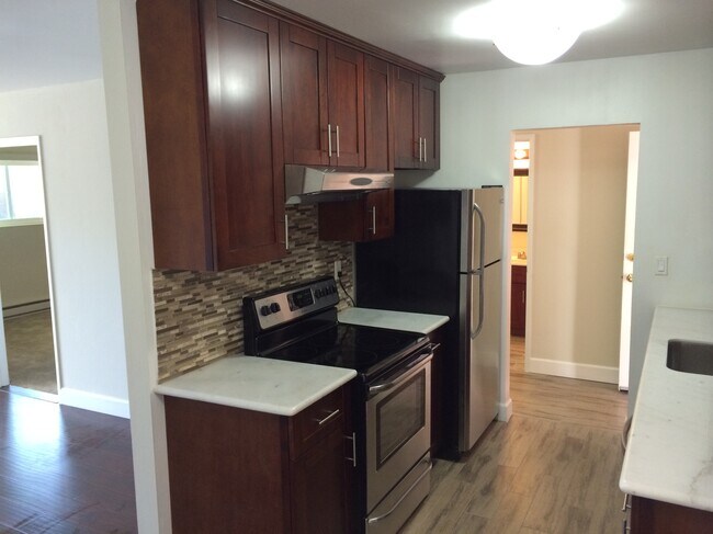 Building Photo - 1342 Palos Verdes Dr