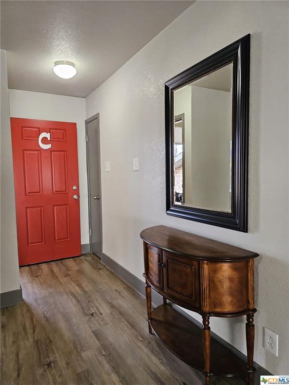 Building Photo - 204 W Mockingbird Ln