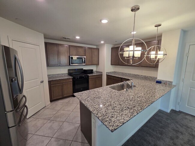 Building Photo - Modern 4 Bedroom, 3 Bathroom Home with Lof...