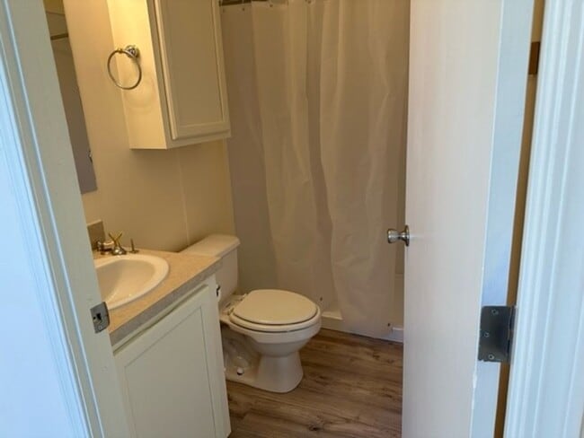 Building Photo - 2 bed, 2 bath, detached heated shop, great...