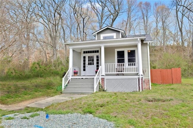 Foto del edificio - Great Bungalow for Rent!