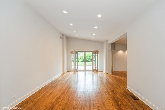 Building Photo - 401 Beverly Dr