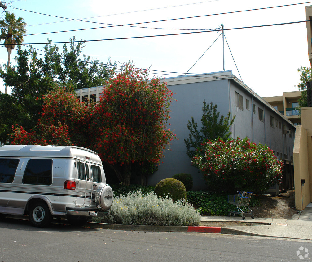 Building Photo - 2110 California St