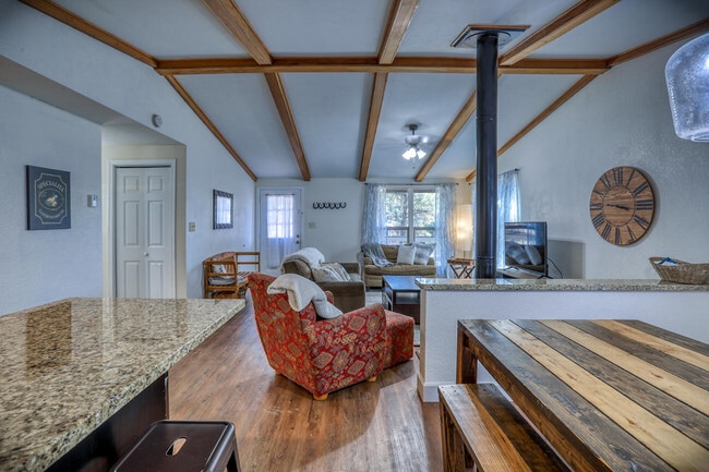 Building Photo - 26 N Debonaire Ct