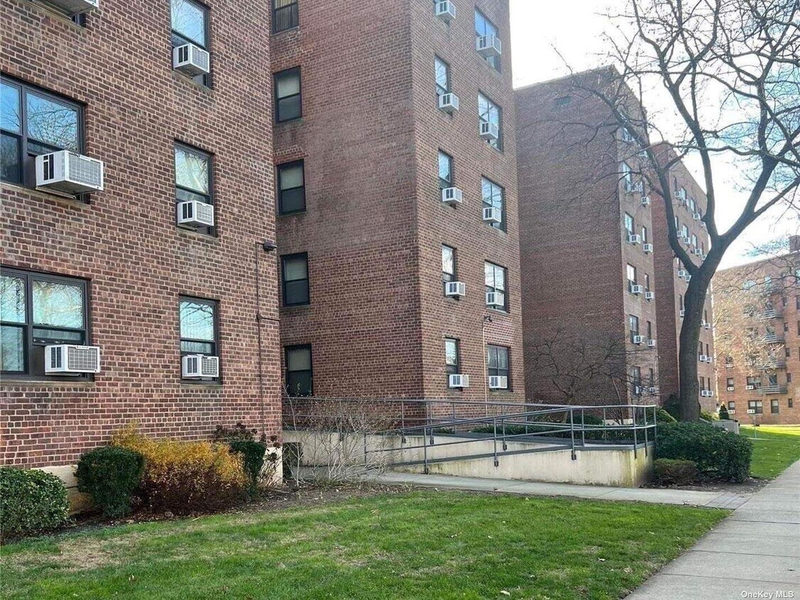 2130221375 75th Ave Unit 2F, Queens, NY 11364 Condo for Rent in