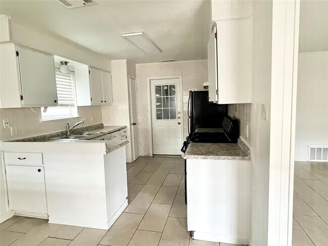 Foto del edificio - 10806 Humington Dr