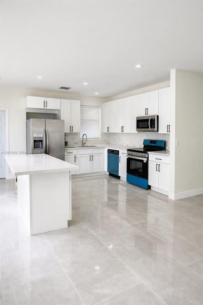 Building Photo - 3079 NW Flagler Terrace