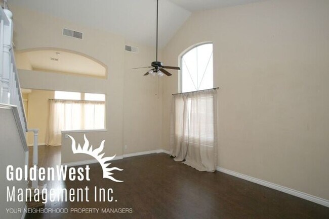 Foto del edificio - Elegant Cozy 3Bdm 2.5Ba Home in Las Vegas!