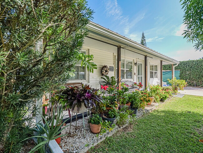 Building Photo - 1440 4th Ct