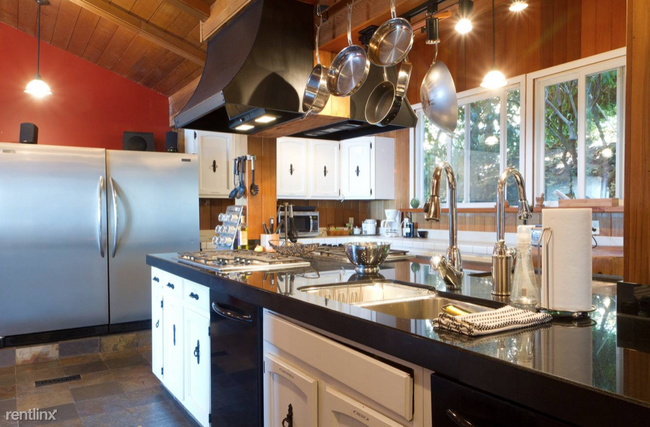 Building Photo - 4 br, 1.5 bath House - 1231 Chuckanut Drive