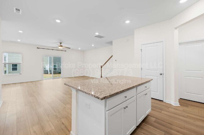 Building Photo - 7145 Bentz St