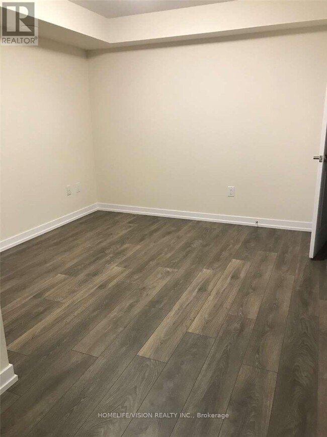 Photo du bâtiment - 2355 Sheppard Ave W