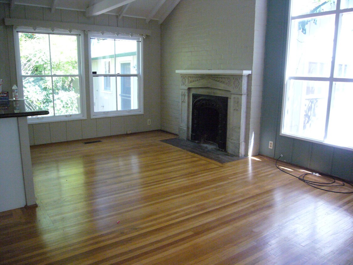 Building Photo - 2417 Prospect St