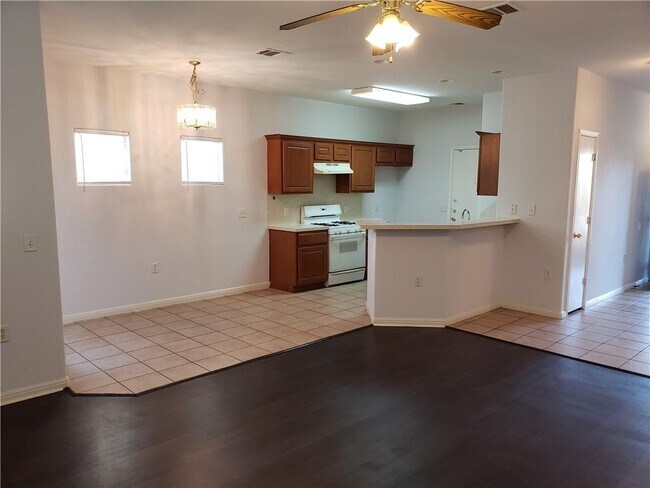 Building Photo - 7510 Lazy Creek Dr