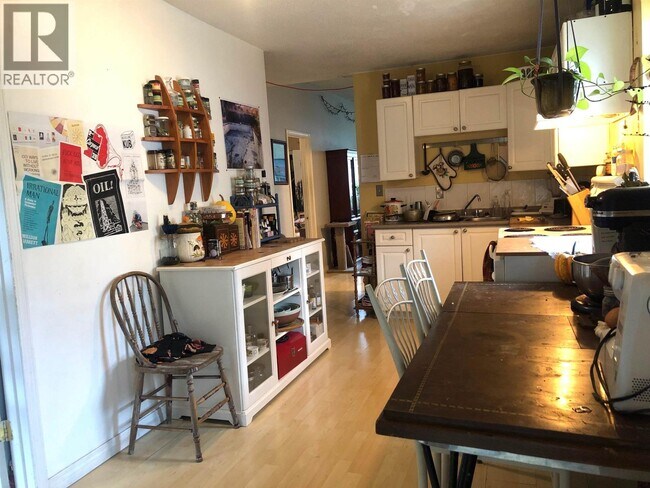 Photo du bâtiment - 417 E 17th Ave