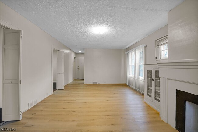 Foto del edificio - 5143 E 113th St