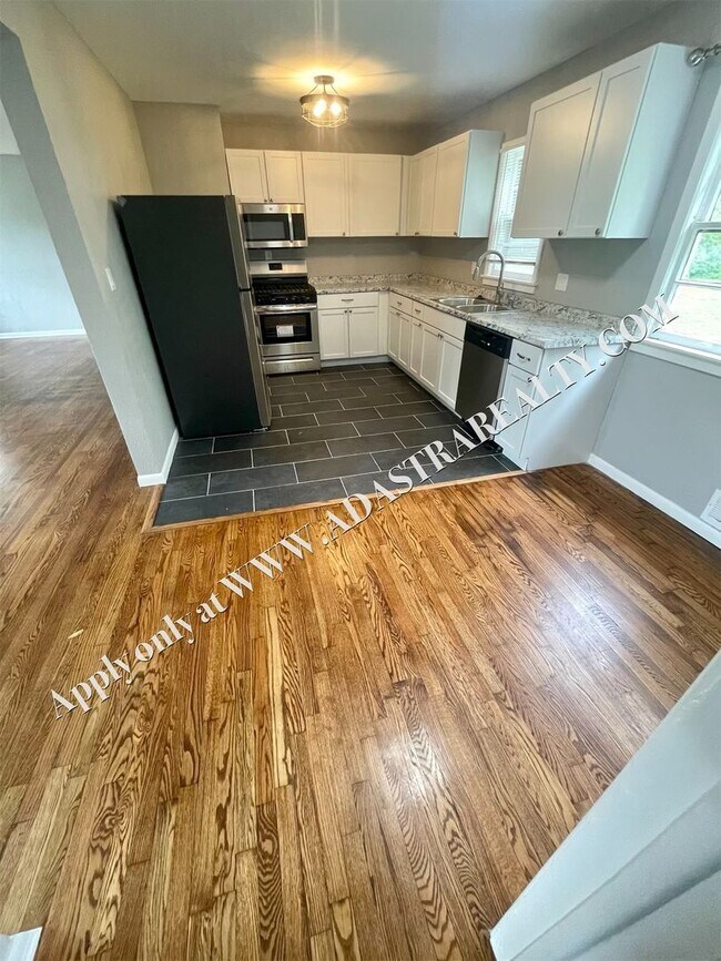 Foto del edificio - 4904 NE 44th Terrace