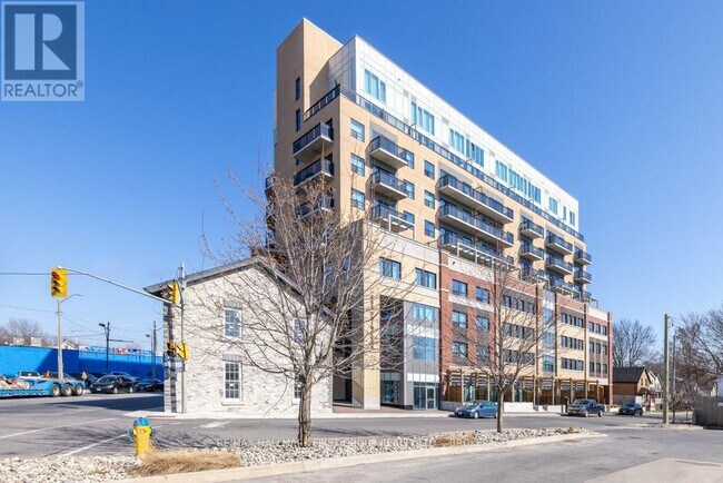 Building Photo - 652 Princess St