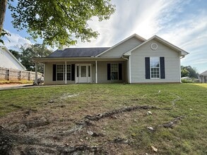 Building Photo - 5115 Twin Oaks Ln