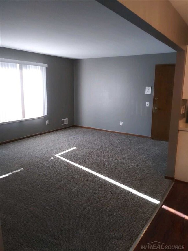 Foto del edificio - 32722 Harper Ave